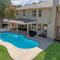 The staycation, 4 beds-3 baths, with pool and hot tub near AT&T stadium, 20 mins to Dallas and Fort Worth - 大草原城