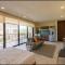 Chic Loft Steps from the Beach - 奥尔沃克斯岛