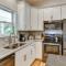 Waterfront Lake Hickory Retreat with Private Dock! - 希科里