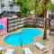 Splash Inn Upper Unit Heated Pool, Walk to Beach - Tybee Island