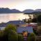 Baywaters - Lake View Villa with Sauna, Spa Pool & Gym - Closeburn