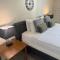 1505- Heart of Waikiki with Kitchen - Free Parking - King Bed - Corner Unit - Mountain View Unit