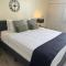 1505- Heart of Waikiki with Kitchen - Free Parking - King Bed - Corner Unit - Mountain View Unit