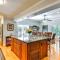 1 Mi to Dtwn Home with Fire Pit and Deck in Hudson! - Ленуар