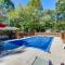 1 Mi to Dtwn Home with Fire Pit and Deck in Hudson! - Ленуар