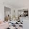 Modern 4BR Retreat with Premium Comforts and Parking - 列治文山