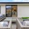 Gateway to the South Single Level Home with Garage - 罗尔斯顿
