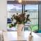 Gateway to the South Single Level Home with Garage - 罗尔斯顿