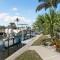 Unique 5 Bed Waterfront Woodbine Ct with Private Pool - 马可岛