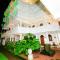 Royal Beach Hotel & Restaurant