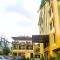 Yellow Pagoda Hotel