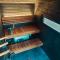 Lapland Riverside Cabin VADELMA, Ylläs, Tiny Home with Sauna, Fireplace, Terrace, BBQ, Wifi, Ski, Fishing, Pets OK - أكاسلومبولو