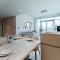 Upscale family friendly 4 bedroom on Private Beach with Amazing Views - Dubai