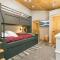 Foxcroft: New, Lake Access w. Dock Slip, Hot Tub, Pool Table - Окленд