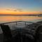 Sun, Sea and Serenity - Beachfront Apt with Sunset Views and Soothing Waves - Durazzo
