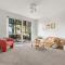 2-Bed Harbourside Home with Views in Fab Location