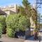 2-Bed Harbourside Home with Views in Fab Location