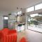 Cosy Tiny Home with Ocean Views - أوكلاند