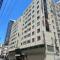 Ótimo Apto 2 quartos, Av. Brasil, de frente, quadra mar.