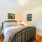 Ambient Manchester Village Apt with Deck and Pond! - مانشستر