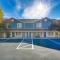 Spacious Garden City Townhome with Lake Views!