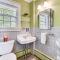 Ambient Manchester Village Apt with Deck and Pond! - مانشستر