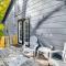 Ambient Manchester Village Apt with Deck and Pond! - مانشستر