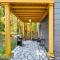 Ambient Manchester Village Apt with Deck and Pond! - مانشستر