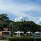 Exec 1br for 6 person One Manchester Place with pool and 350 beach pass - Lapu Lapu City