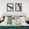 Stunning 2BR Apartment in Melb CBD with Pool and Gym