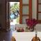 Roussos Beach Hotel