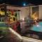 Casa com piscina, churrasqueira e ar condicionado em condomínio - 卡波布里奥
