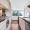 Ponsonby Terrace Apt with Carpark - Sky Tower View - Auckland