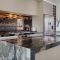 Ponsonby Terrace Apt with Carpark - Sky Tower View - Auckland