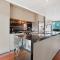 Ponsonby Terrace Apt with Carpark - Sky Tower View - Auckland