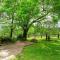 4B2B Farm House w Private Deck, Shared Game Room - Bilpin