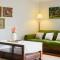 4B2B Farm House w Private Deck, Shared Game Room - Bilpin
