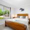 4B2B Farm House w Private Deck, Shared Game Room - Bilpin