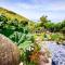 Castaways, Cottage With Sea Views, Lush Gardens & Patio By the Beach