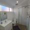 Twin Room in Spacious Two Story Home Ideal for Friends or Travellers - GD