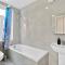 Beautiful Wembley Gem - Parking -Sleeps 14 - Lontoo