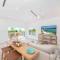Timmys Place - Charming Oceanfront Villa with Direct Beach Access and Scenic Views - 浮木村