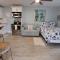 Seahorse - Tiny Home 1.2 Mi, 2 Beach Kitchen W & D Queen Bed