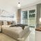 2BR Coastal Luxury Retreat at Emaar Beachfront - Dubaj