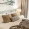 2BR Coastal Luxury Retreat at Emaar Beachfront - Dubaj