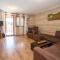Sunny haven apartment with direct access to the pool - Nova Vas