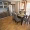 Sunny haven apartment with direct access to the pool - Nova Vas