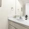 Remodeled 3B2B Bright House with a King Suite - سكرامنتو