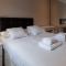 Spacious and Bright 2 Bed Apartment Tower Bridge - Londýn