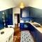 Central, top floor apartment - Varšava